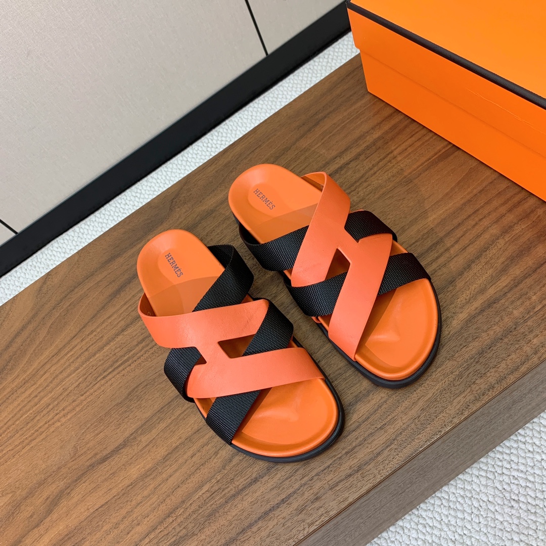 【Herm*s】高版本专柜大热情侣款。H家配货首选鞋履！是爱马仕经典款。每一季都会出很多颜色，绝对是最值