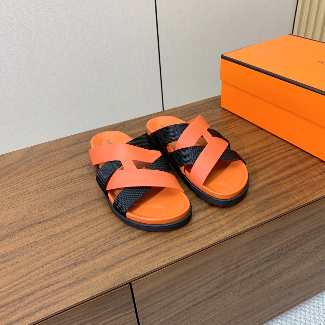 【Herm*s】高版本专柜大热情侣款。H家配货首选鞋履！是爱马仕经典款。每一季都会出很多颜色，绝对是最值