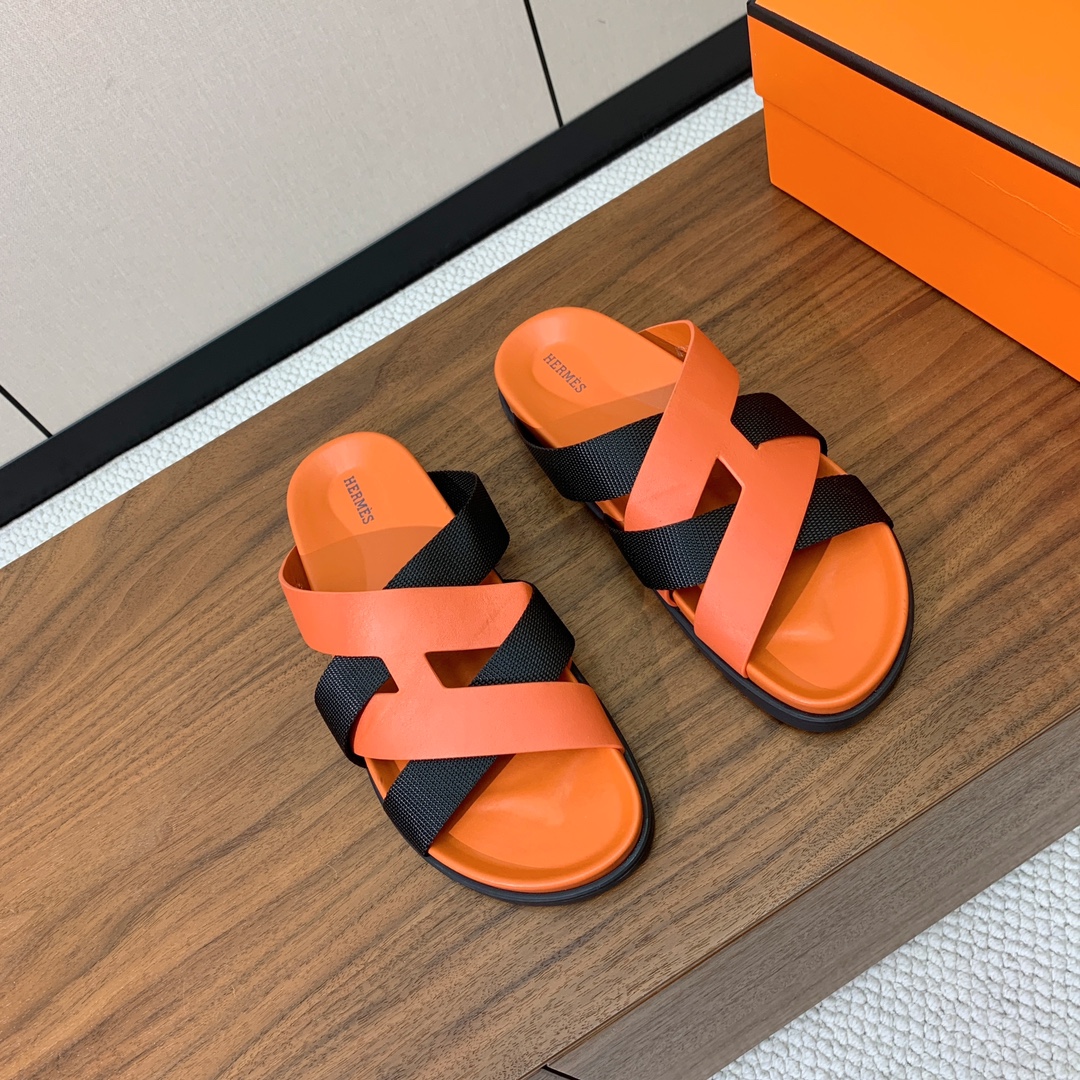 【Herm*s】高版本专柜大热情侣款。H家配货首选鞋履！是爱马仕经典款。每一季都会出很多颜色，绝对是最值