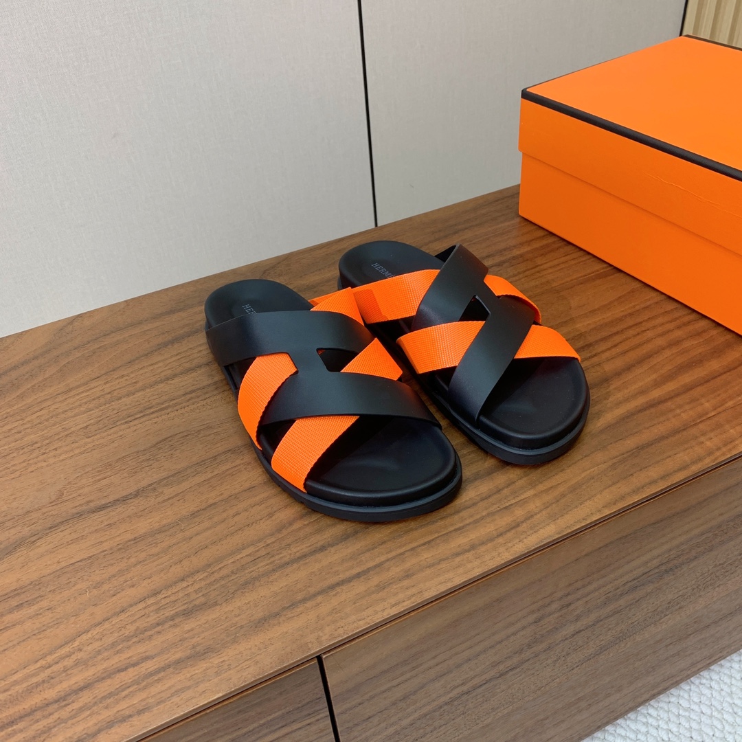 【Herm*s】高版本专柜大热情侣款。H家配货首选鞋履！是爱马仕经典款。每一季都会出很多颜色，绝对是最值