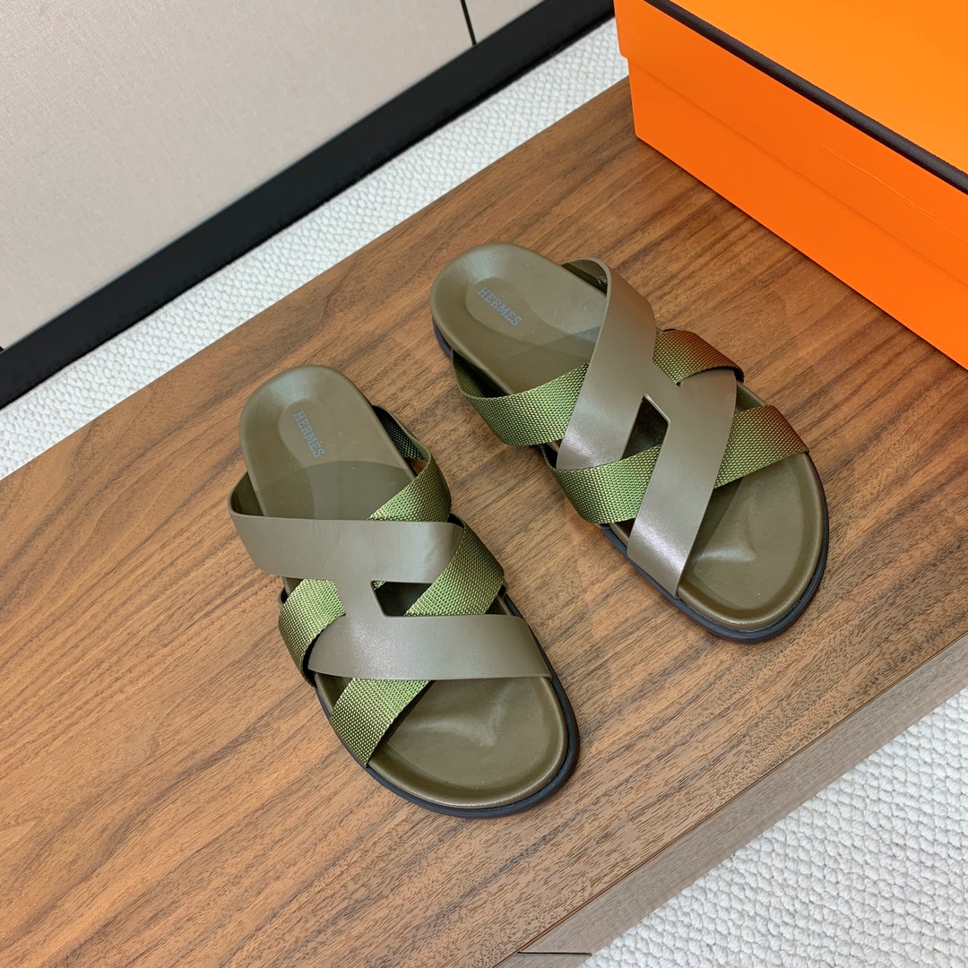 【Herm*s】高版本专柜大热情侣款。H家配货首选鞋履！是爱马仕经典款。每一季都会出很多颜色，绝对是最值