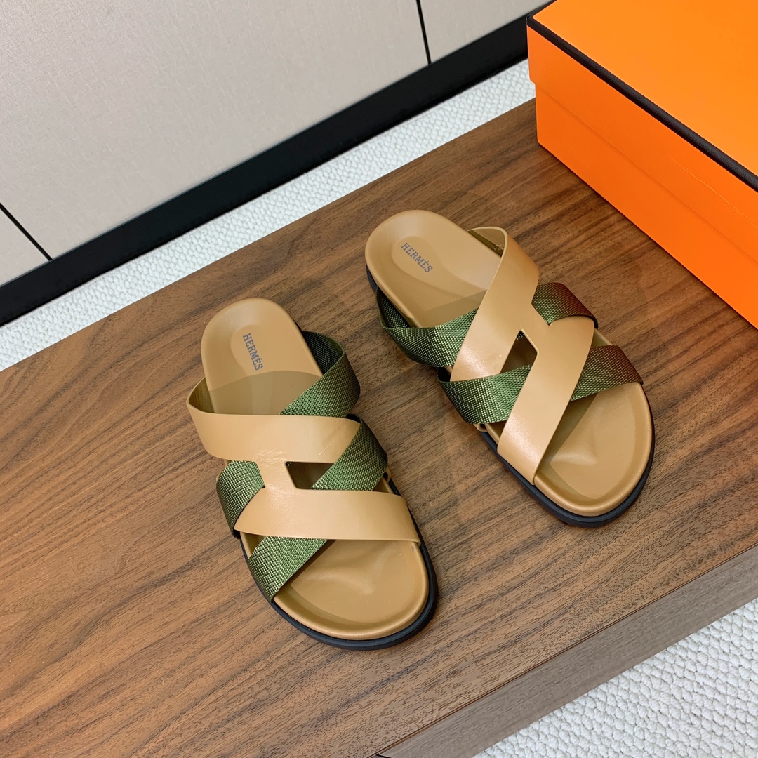 【Herm*s】高版本专柜大热情侣款。H家配货首选鞋履！是爱马仕经典款。每一季都会出很多颜色，绝对是最值