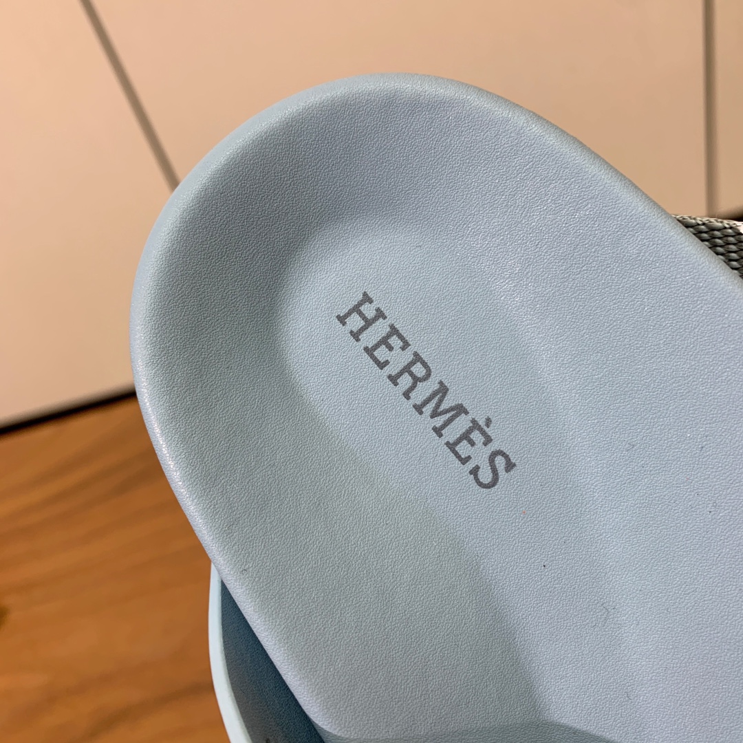 【Herm*s】高版本专柜大热情侣款。H家配货首选鞋履！是爱马仕经典款。每一季都会出很多颜色，绝对是最值
