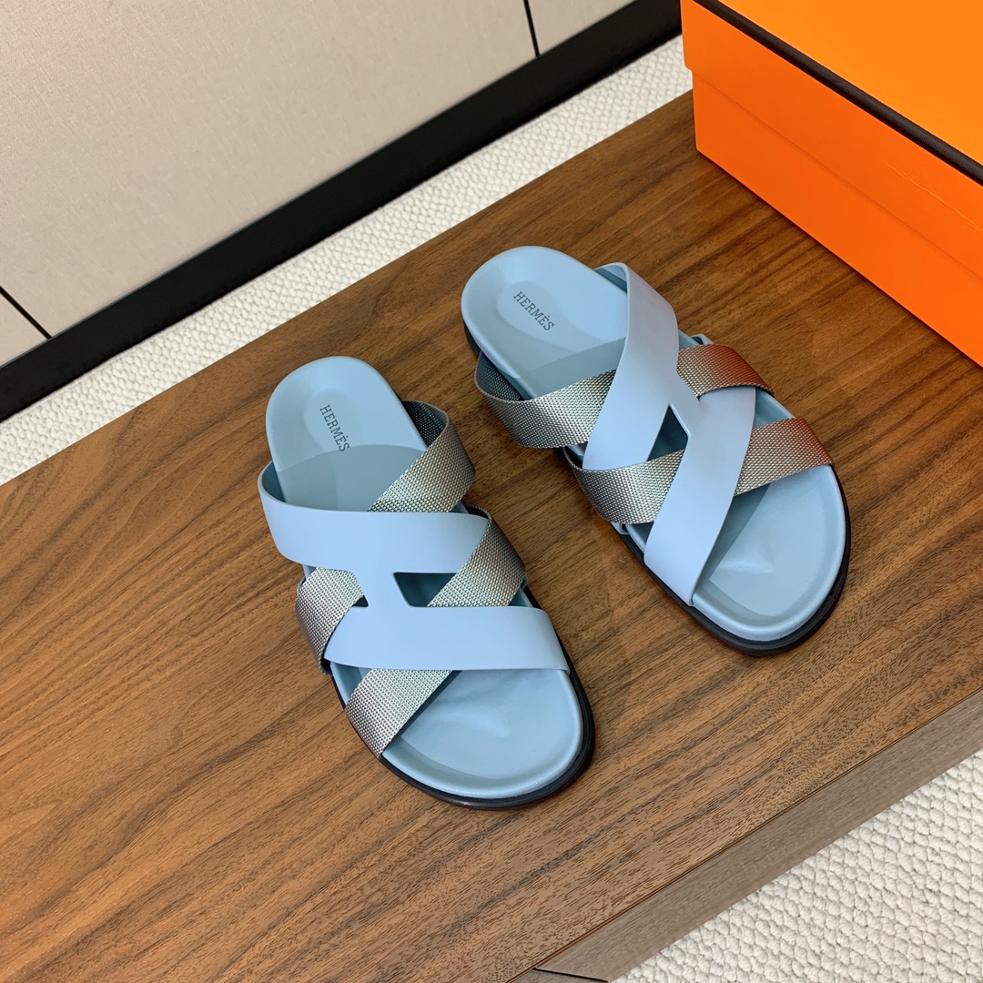 【Herm*s】高版本专柜大热情侣款。H家配货首选鞋履！是爱马仕经典款。每一季都会出很多颜色，绝对是最值