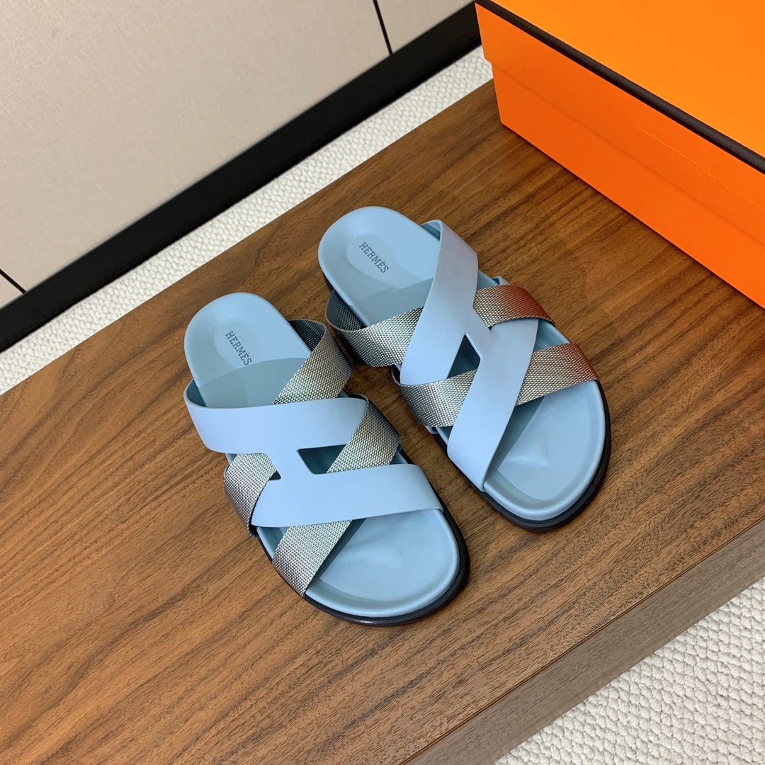 【Herm*s】高版本专柜大热情侣款。H家配货首选鞋履！是爱马仕经典款。每一季都会出很多颜色，绝对是最值