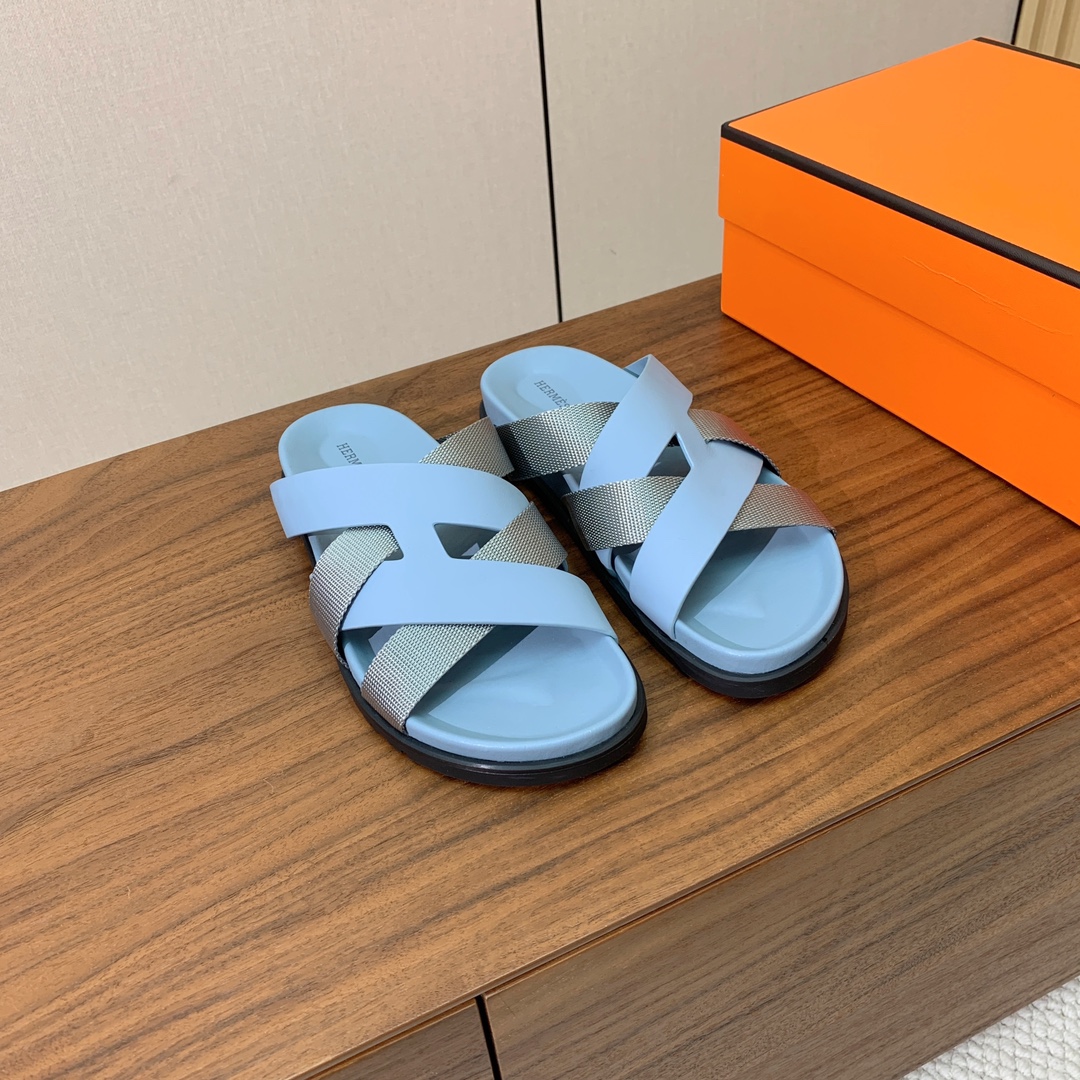 【Herm*s】高版本专柜大热情侣款。H家配货首选鞋履！是爱马仕经典款。每一季都会出很多颜色，绝对是最值