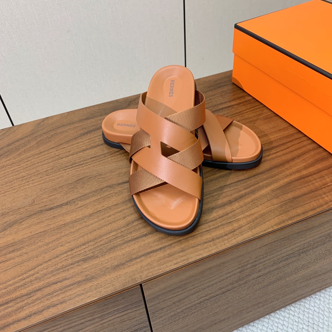 【Herm*s】高版本专柜大热情侣款。H家配货首选鞋履！是爱马仕经典款。每一季都会出很多颜色，绝对是最值