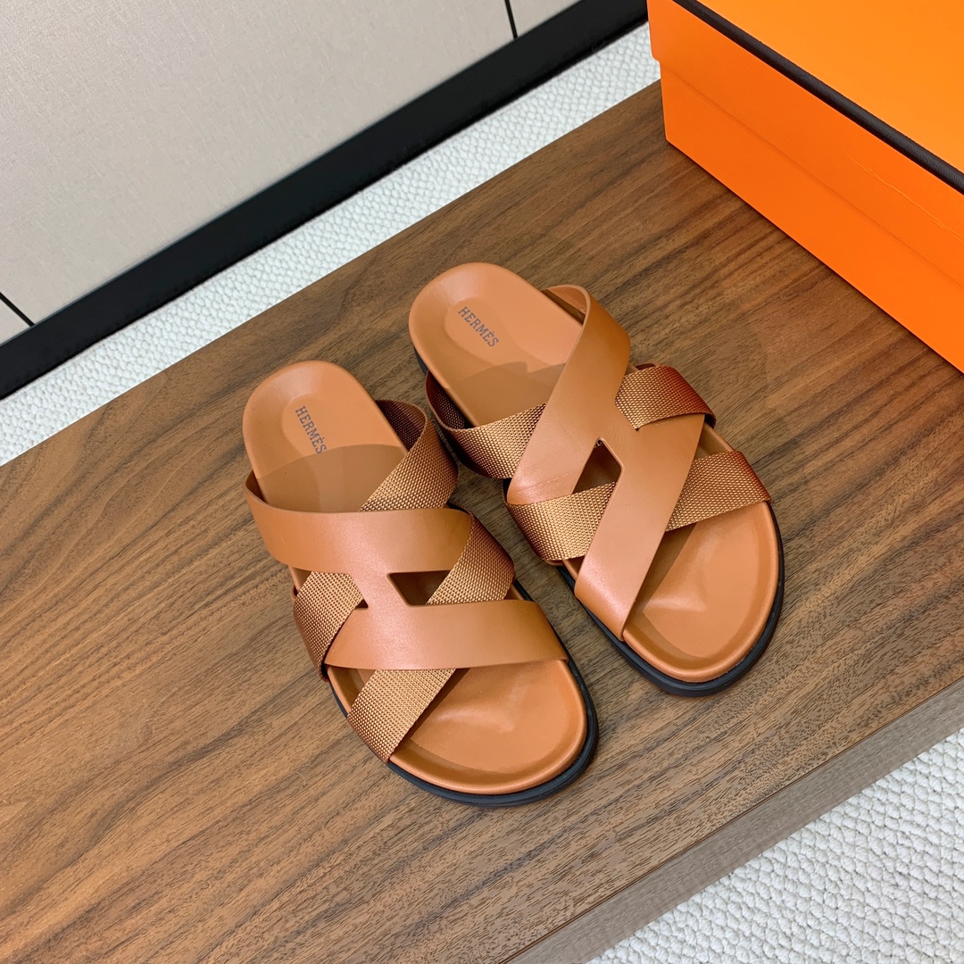 【Herm*s】高版本专柜大热情侣款。H家配货首选鞋履！是爱马仕经典款。每一季都会出很多颜色，绝对是最值