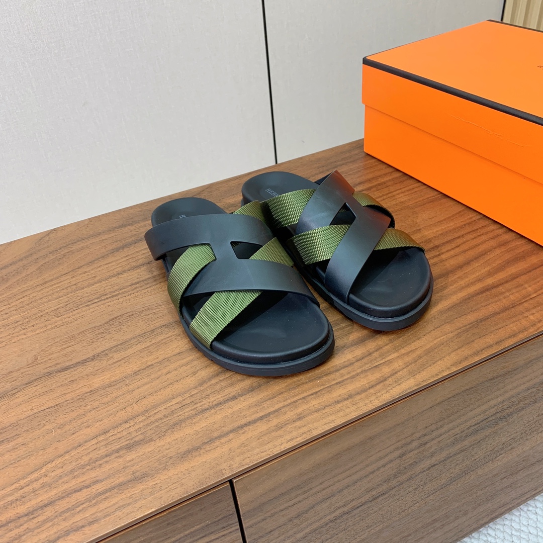 【Herm*s】高版本专柜大热情侣款。H家配货首选鞋履！是爱马仕经典款。每一季都会出很多颜色，绝对是最值