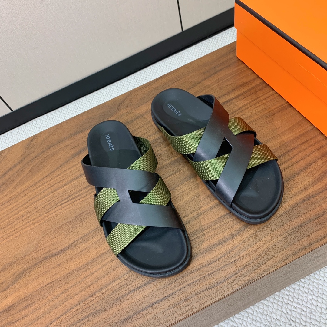【Herm*s】高版本专柜大热情侣款。H家配货首选鞋履！是爱马仕经典款。每一季都会出很多颜色，绝对是最值