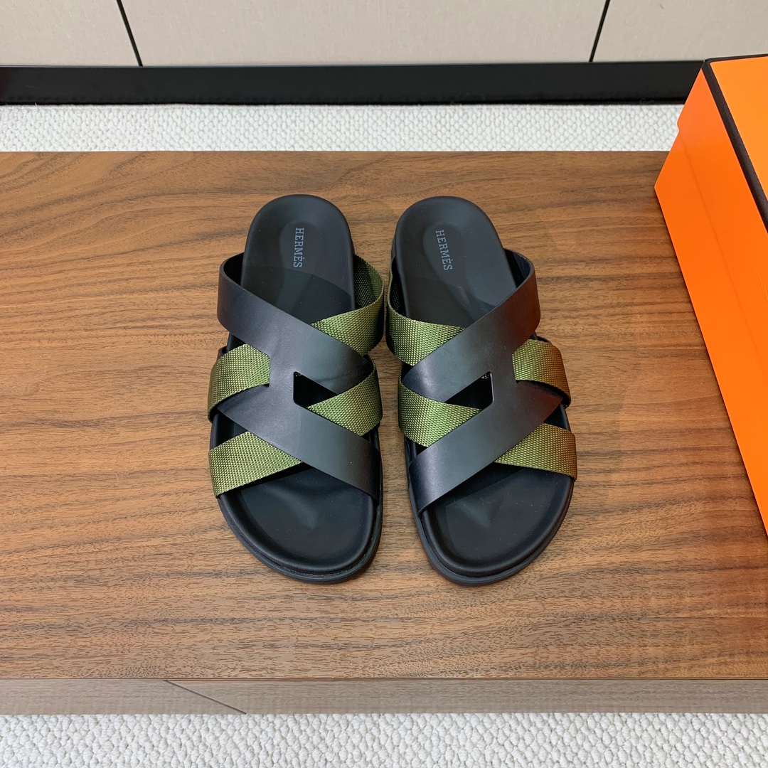 【Herm*s】高版本专柜大热情侣款。H家配货首选鞋履！是爱马仕经典款。每一季都会出很多颜色，绝对是最值