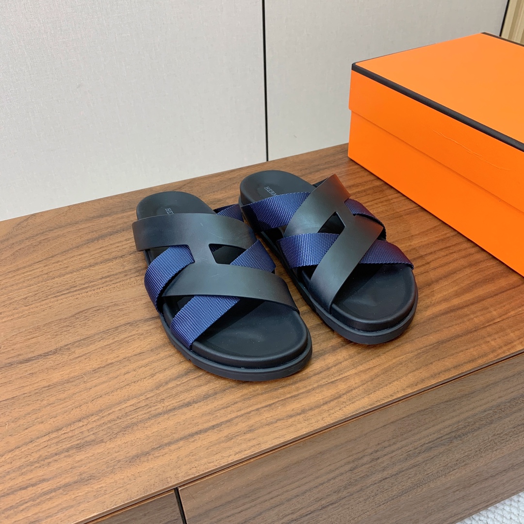 【Herm*s】高版本专柜大热情侣款。H家配货首选鞋履！是爱马仕经典款。每一季都会出很多颜色，绝对是最值