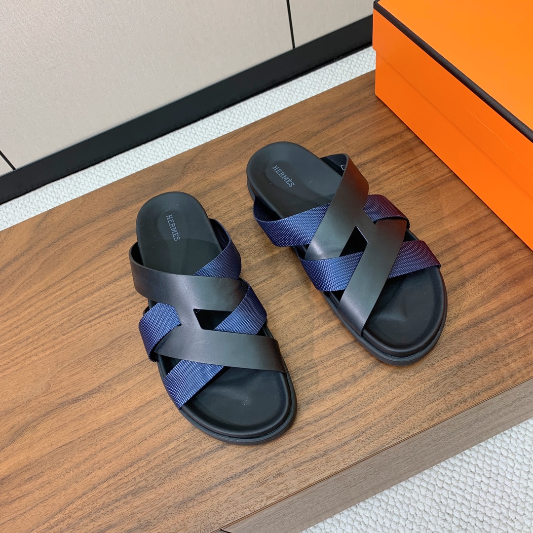 【Herm*s】高版本专柜大热情侣款。H家配货首选鞋履！是爱马仕经典款。每一季都会出很多颜色，绝对是最值
