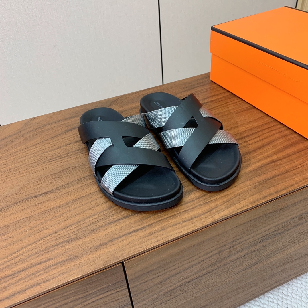 【Herm*s】高版本专柜大热情侣款。H家配货首选鞋履！是爱马仕经典款。每一季都会出很多颜色，绝对是最值