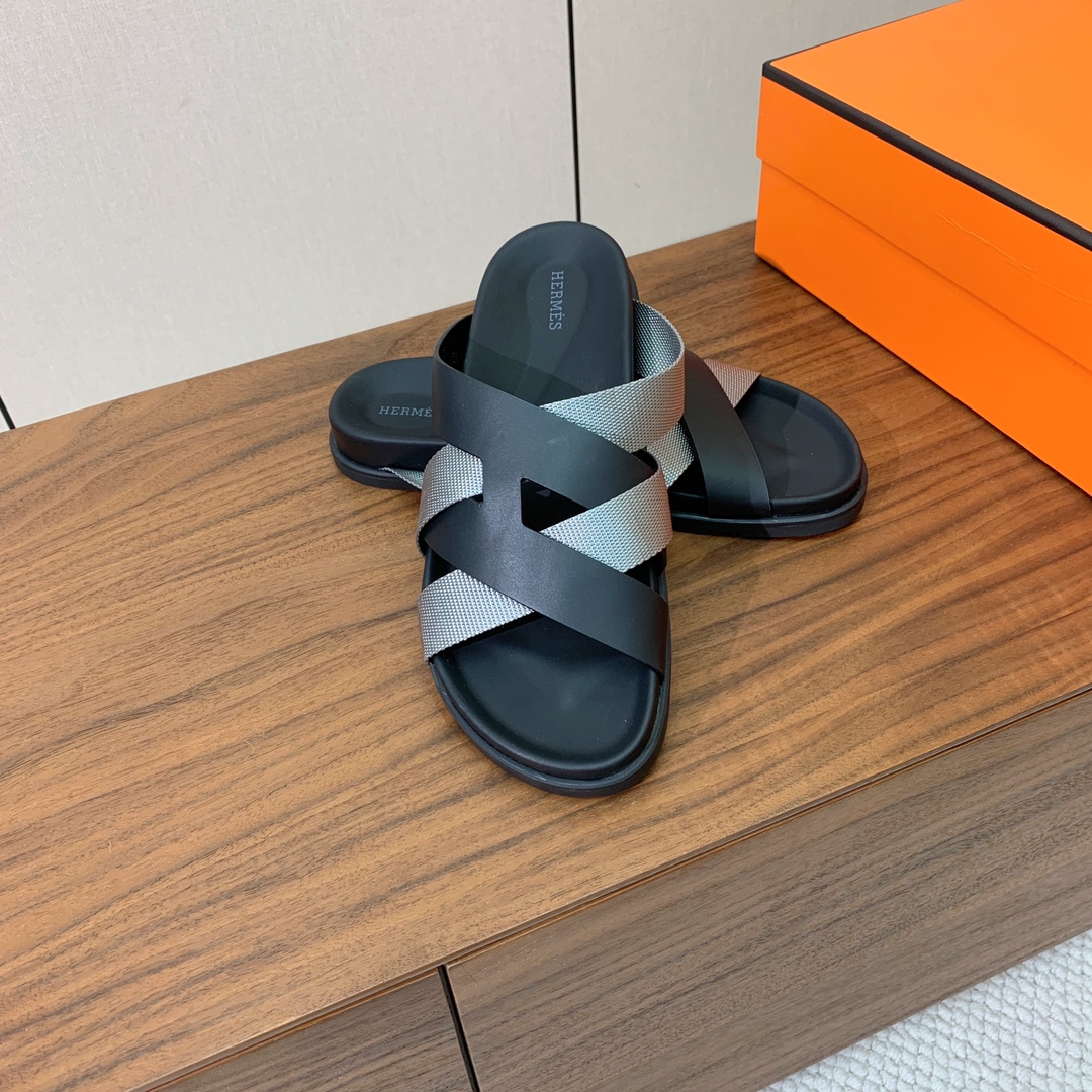 【Herm*s】高版本专柜大热情侣款。H家配货首选鞋履！是爱马仕经典款。每一季都会出很多颜色，绝对是最值