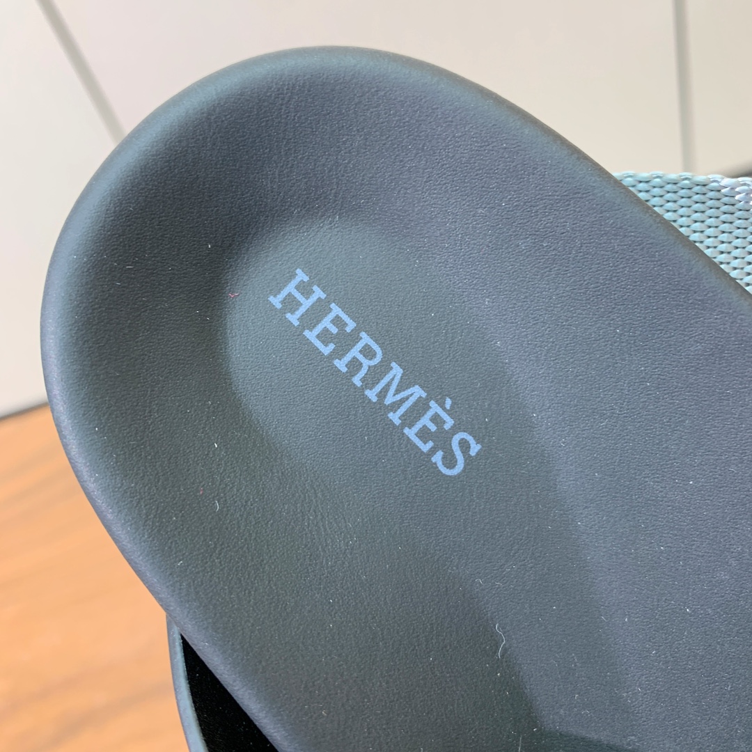 【Herm*s】高版本专柜大热情侣款。H家配货首选鞋履！是爱马仕经典款。每一季都会出很多颜色，绝对是最值
