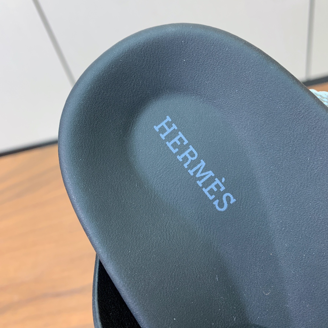 【Herm*s】高版本专柜大热情侣款。H家配货首选鞋履！是爱马仕经典款。每一季都会出很多颜色，绝对是最值
