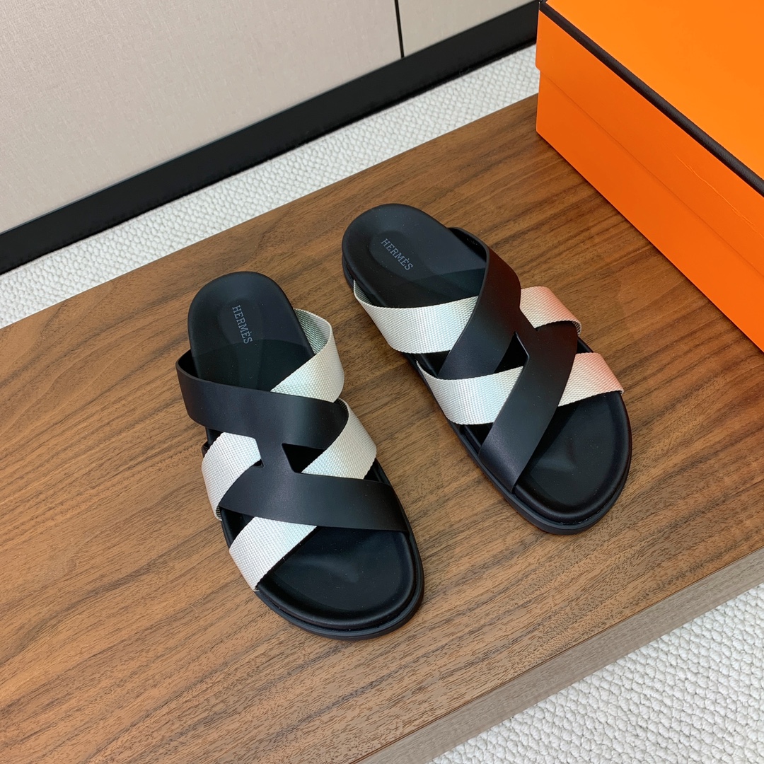 【Herm*s】高版本专柜大热情侣款。H家配货首选鞋履！是爱马仕经典款。每一季都会出很多颜色，绝对是最值