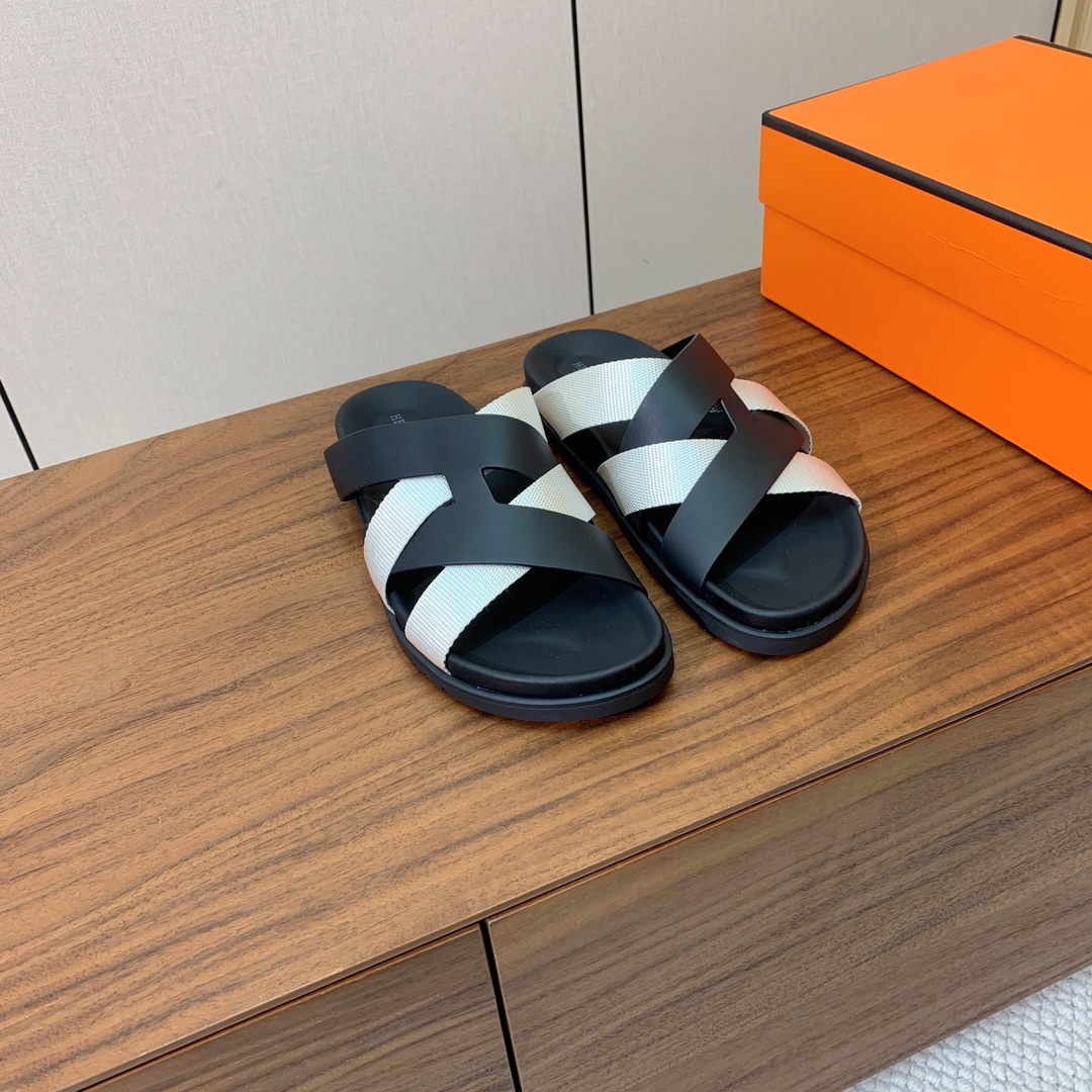 【Herm*s】高版本专柜大热情侣款。H家配货首选鞋履！是爱马仕经典款。每一季都会出很多颜色，绝对是最值