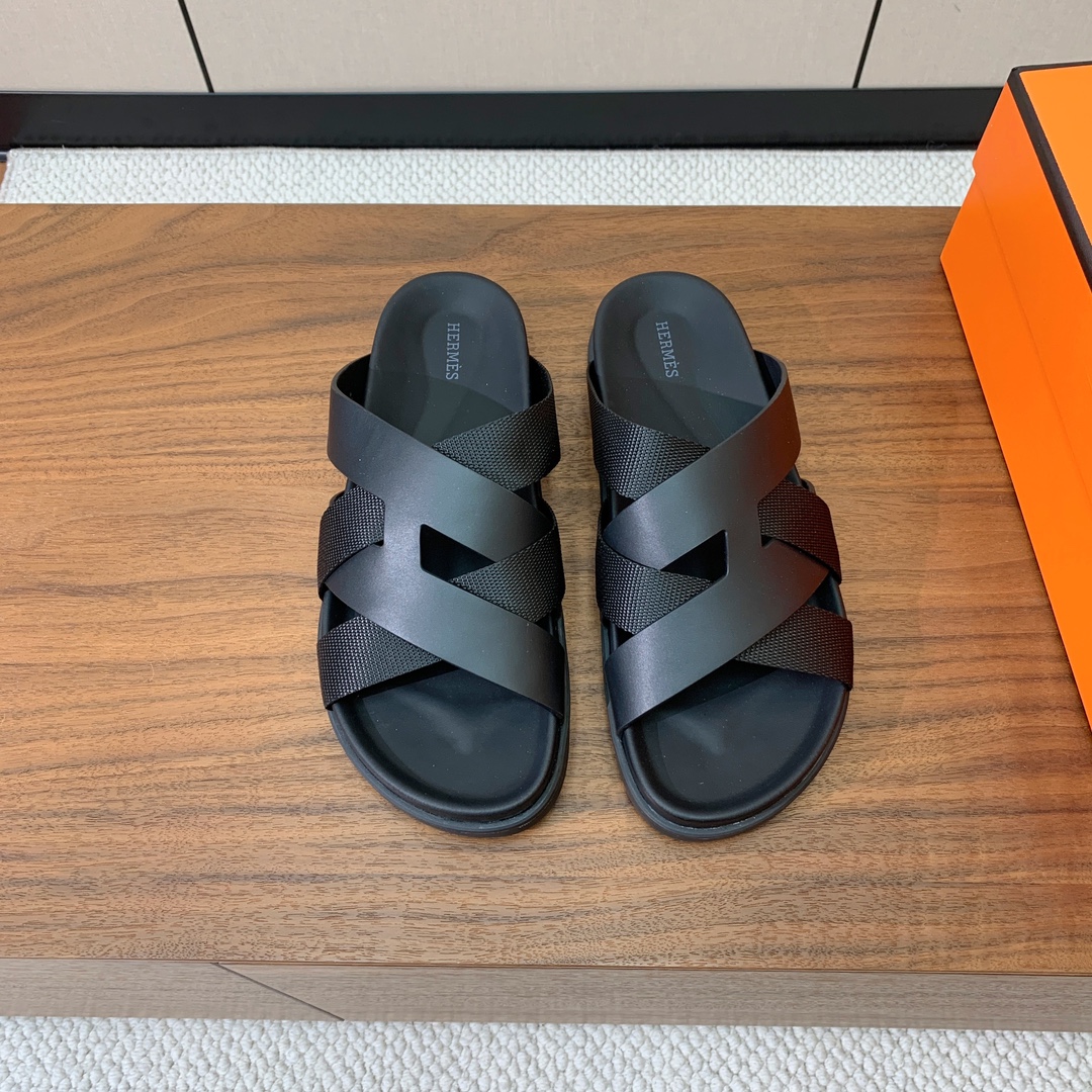 【Herm*s】高版本专柜大热情侣款。H家配货首选鞋履！是爱马仕经典款。每一季都会出很多颜色，绝对是最值