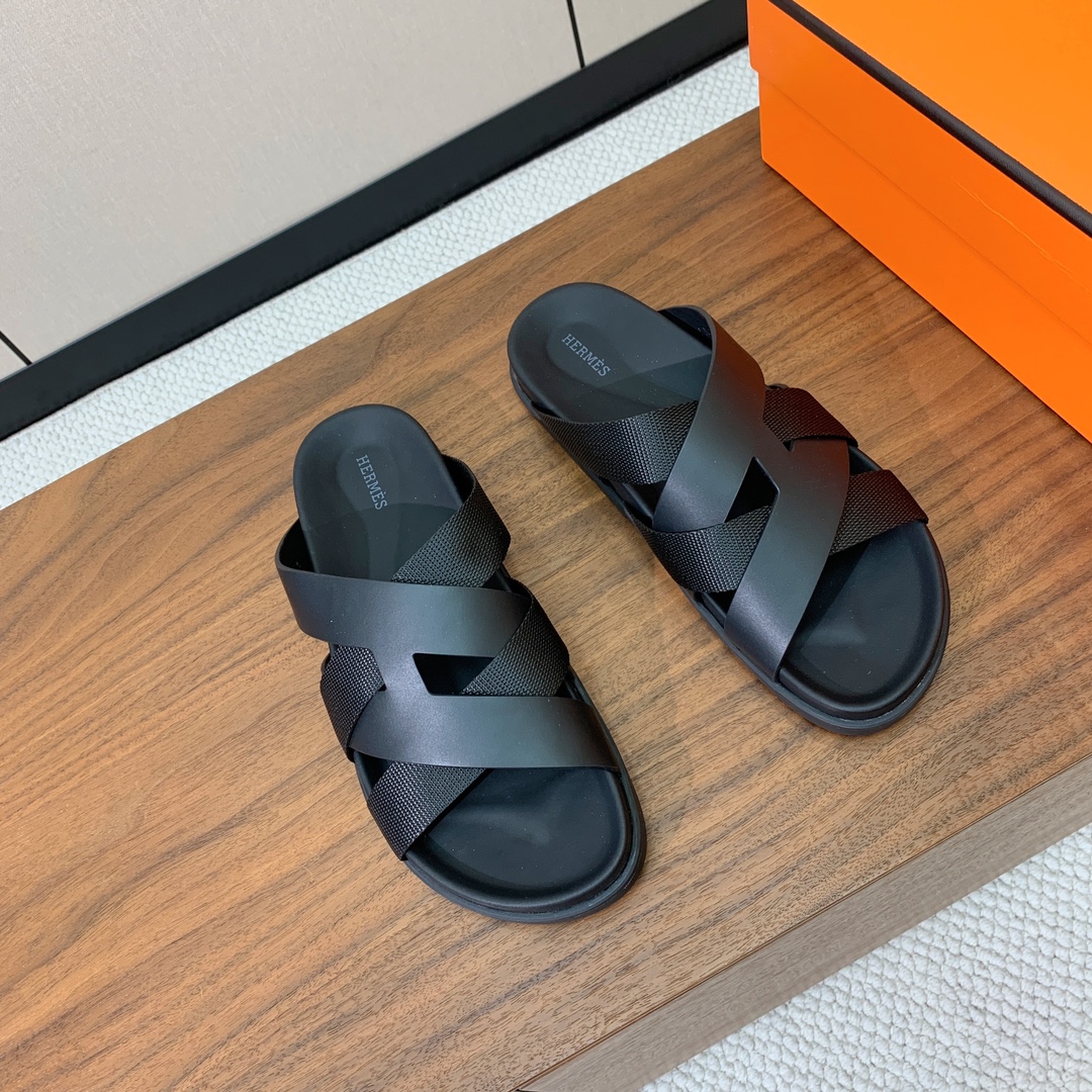 【Herm*s】高版本专柜大热情侣款。H家配货首选鞋履！是爱马仕经典款。每一季都会出很多颜色，绝对是最值