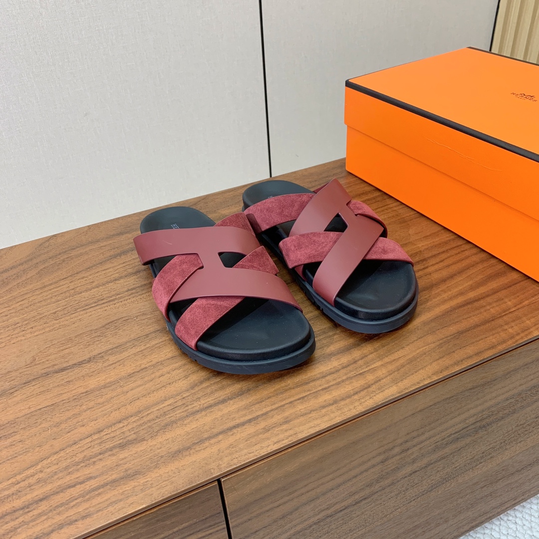 【Herm*s】高版本专柜大热情侣款。H家配货首选鞋履！是爱马仕经典款。每一季都会出很多颜色，绝对是最值