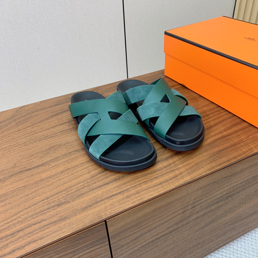 【Herm*s】高版本专柜大热情侣款。H家配货首选鞋履！是爱马仕经典款。每一季都会出很多颜色，绝对是最值
