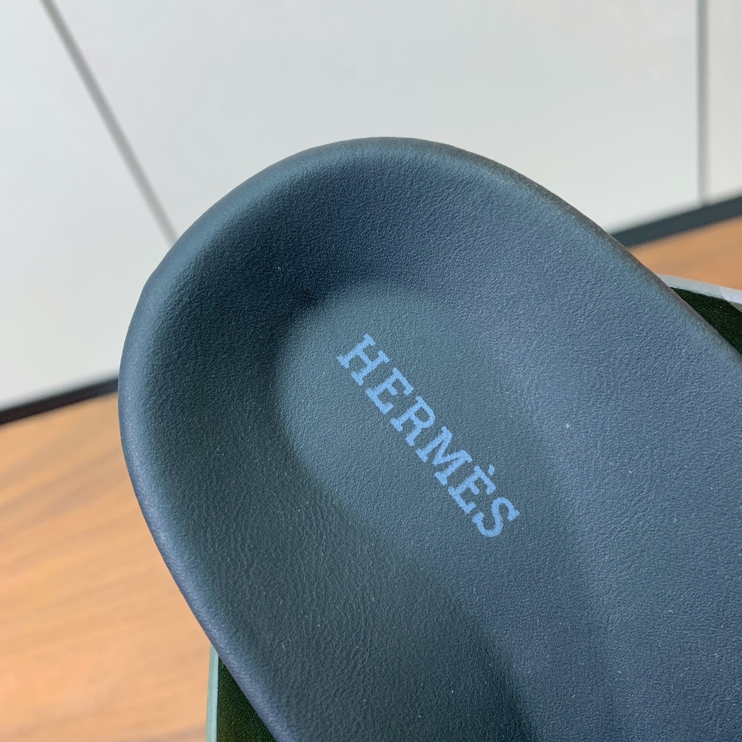 【Herm*s】高版本专柜大热情侣款。H家配货首选鞋履！是爱马仕经典款。每一季都会出很多颜色，绝对是最值