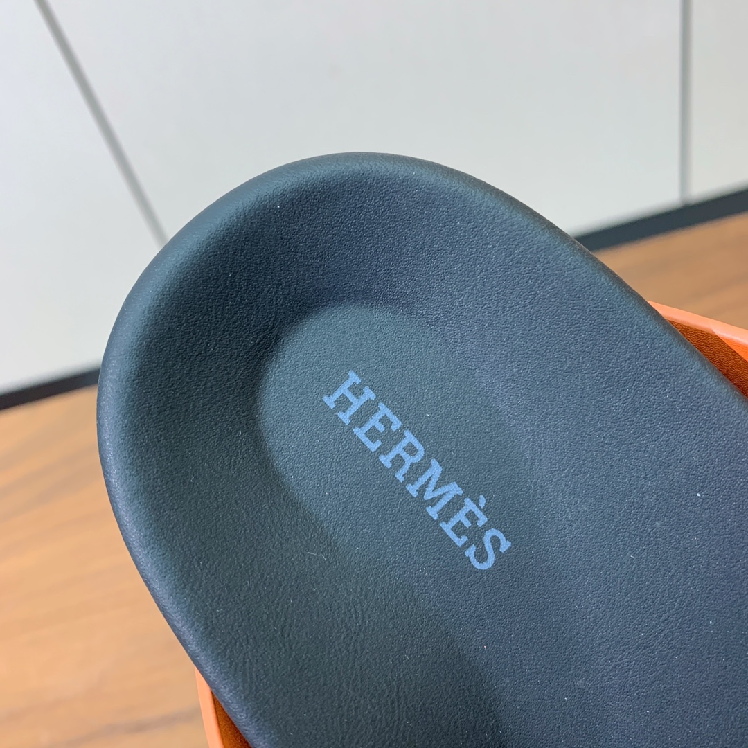 【Herm*s】高版本专柜大热情侣款。H家配货首选鞋履！是爱马仕经典款。每一季都会出很多颜色，绝对是最值
