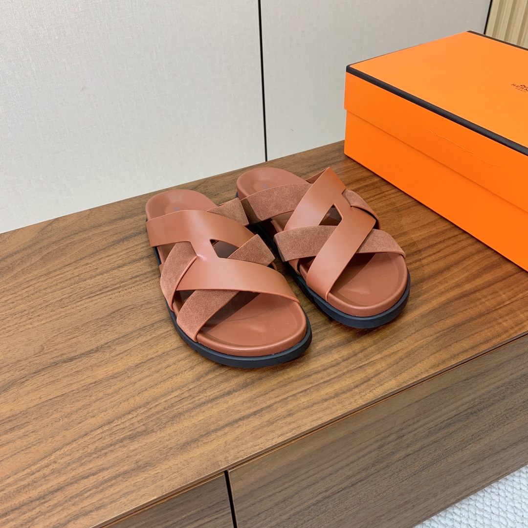 【Herm*s】高版本专柜大热情侣款。H家配货首选鞋履！是爱马仕经典款。每一季都会出很多颜色，绝对是最值