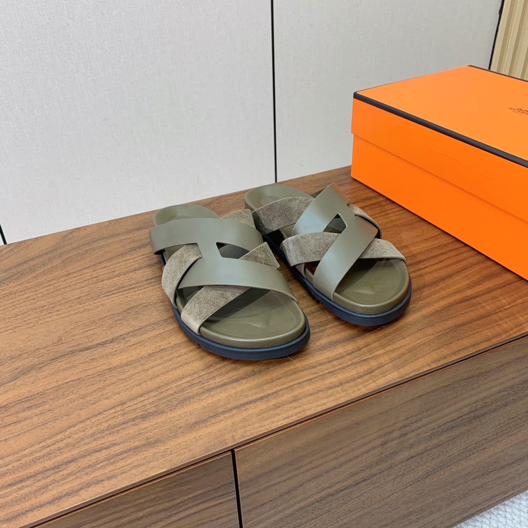 【Herm*s】高版本专柜大热情侣款。H家配货首选鞋履！是爱马仕经典款。每一季都会出很多颜色，绝对是最值