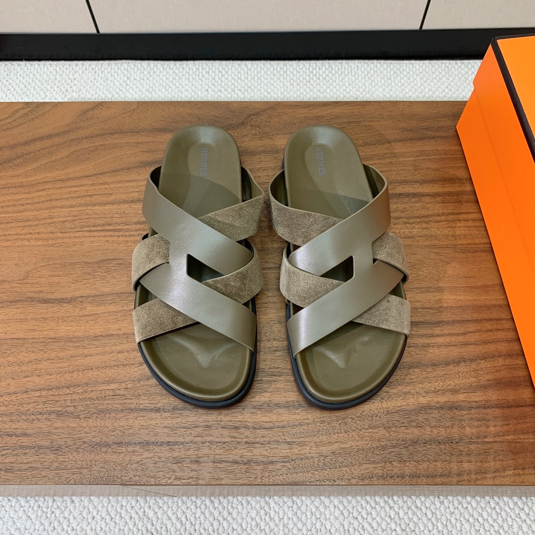 【Herm*s】高版本专柜大热情侣款。H家配货首选鞋履！是爱马仕经典款。每一季都会出很多颜色，绝对是最值