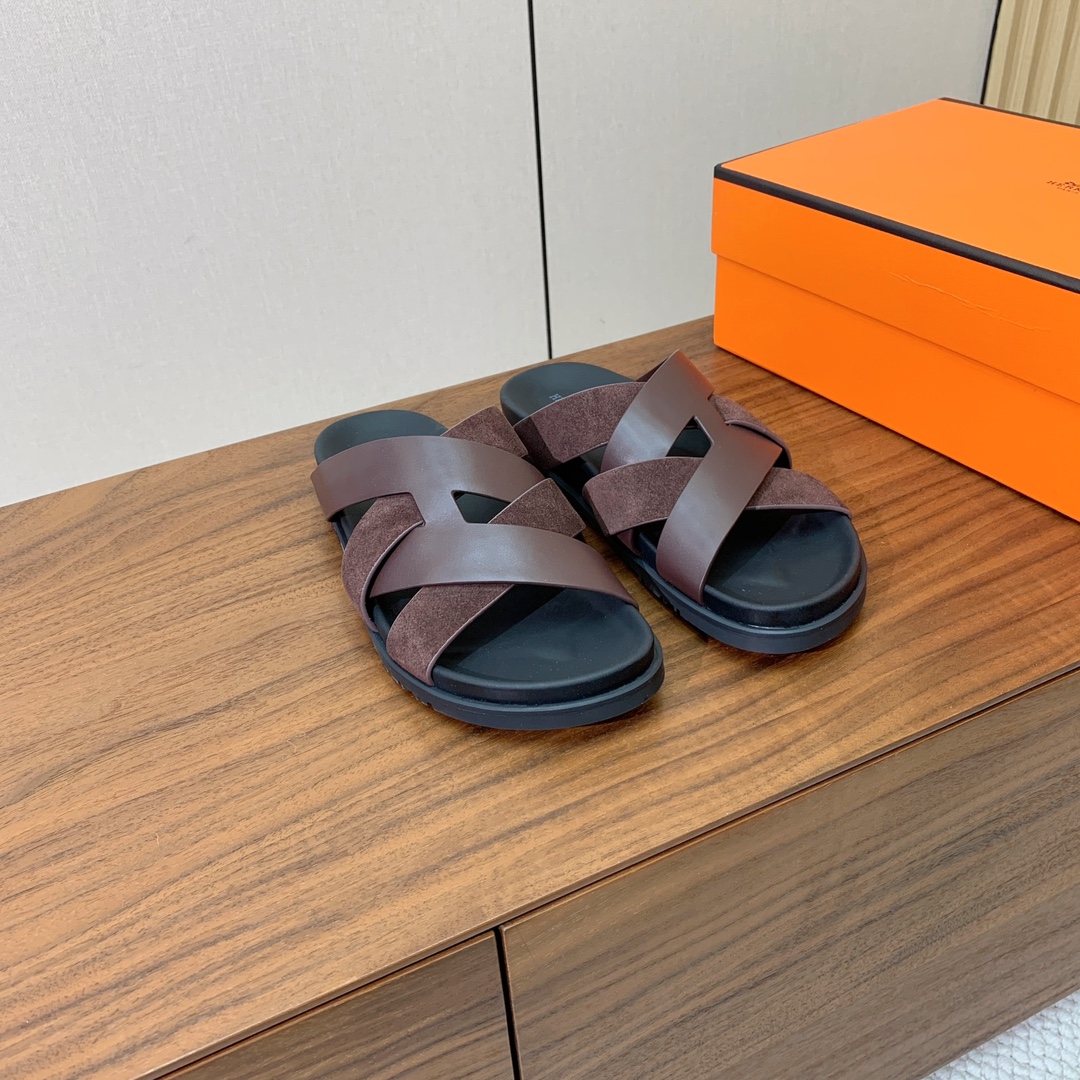 【Herm*s】高版本专柜大热情侣款。H家配货首选鞋履！是爱马仕经典款。每一季都会出很多颜色，绝对是最值