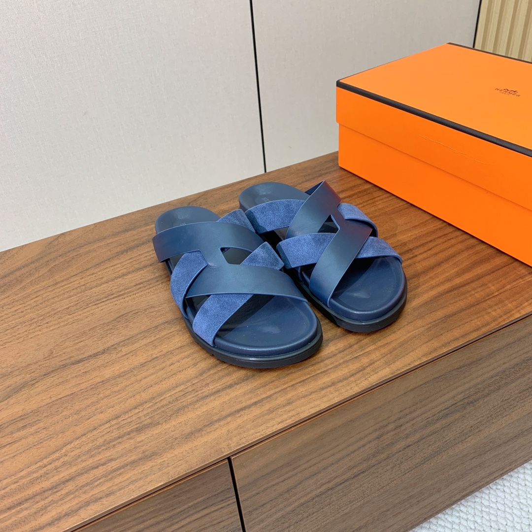 【Herm*s】高版本专柜大热情侣款。H家配货首选鞋履！是爱马仕经典款。每一季都会出很多颜色，绝对是最值