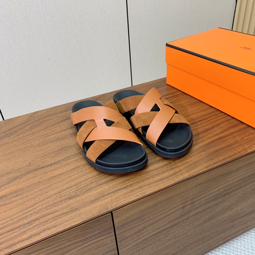 【Herm*s】高版本专柜大热情侣款。H家配货首选鞋履！是爱马仕经典款。每一季都会出很多颜色，绝对是最值