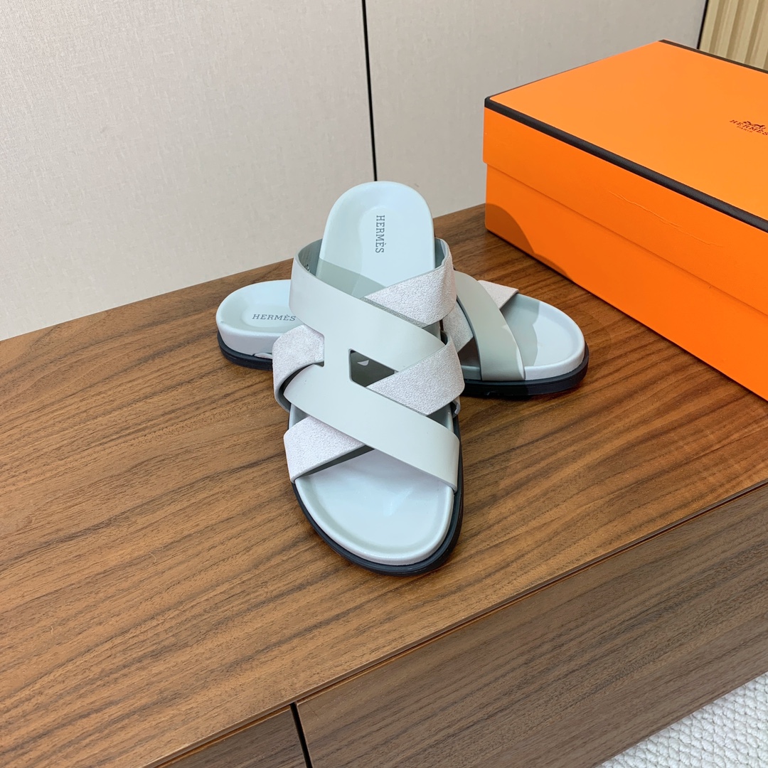 【Herm*s】高版本专柜大热情侣款。H家配货首选鞋履！是爱马仕经典款。每一季都会出很多颜色，绝对是最值