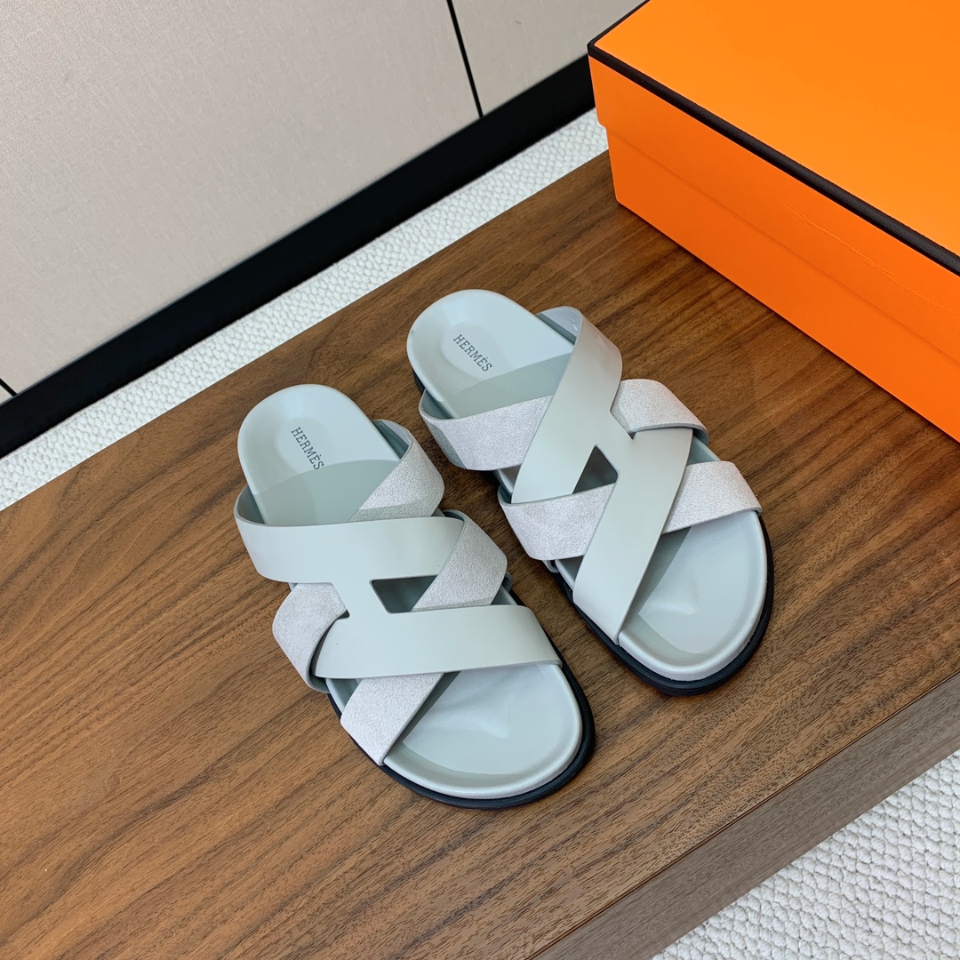 【Herm*s】高版本专柜大热情侣款。H家配货首选鞋履！是爱马仕经典款。每一季都会出很多颜色，绝对是最值