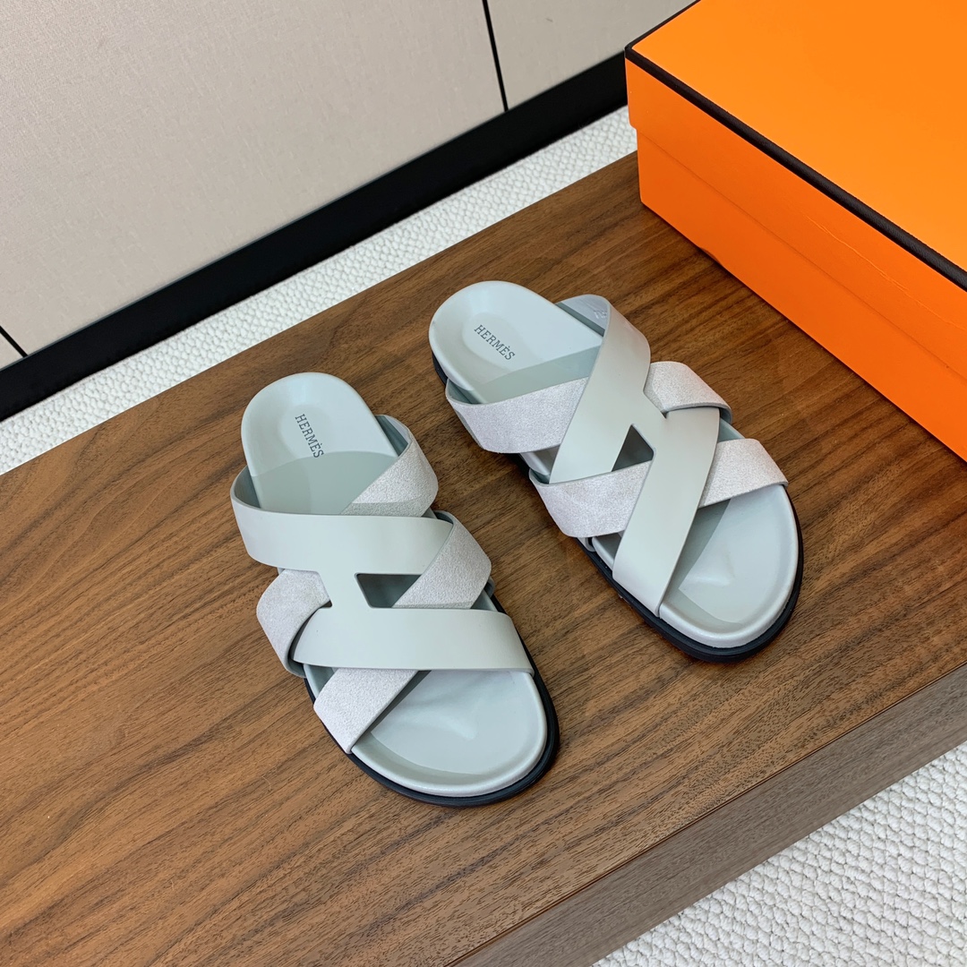【Herm*s】高版本专柜大热情侣款。H家配货首选鞋履！是爱马仕经典款。每一季都会出很多颜色，绝对是最值
