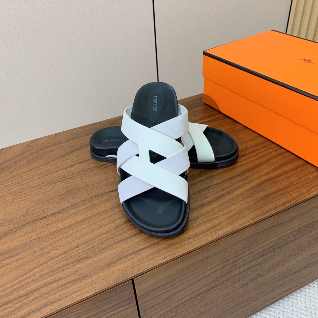 【Herm*s】高版本专柜大热情侣款。H家配货首选鞋履！是爱马仕经典款。每一季都会出很多颜色，绝对是最值