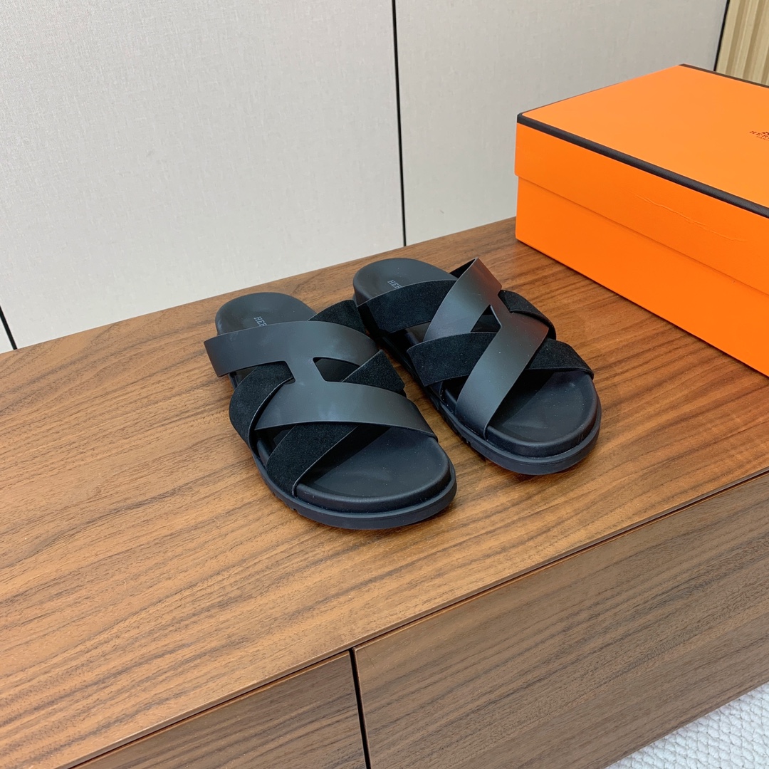 【Herm*s】高版本专柜大热情侣款。H家配货首选鞋履！是爱马仕经典款。每一季都会出很多颜色，绝对是最值