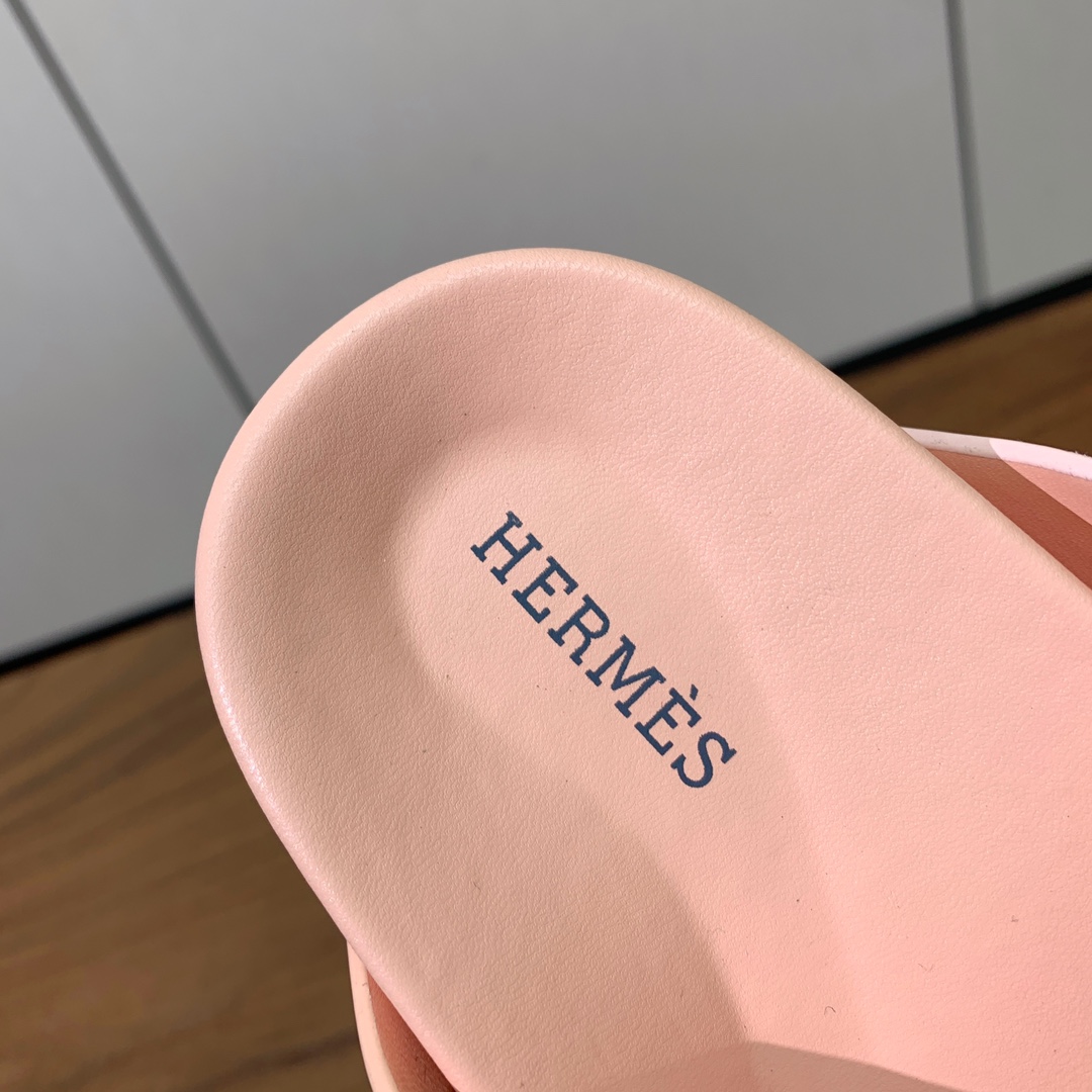 【Herm*s】高版本女款牛反绒编织拖。H家配货首选鞋履！是爱马仕经典款。每一季都会出很多颜色，绝对是最