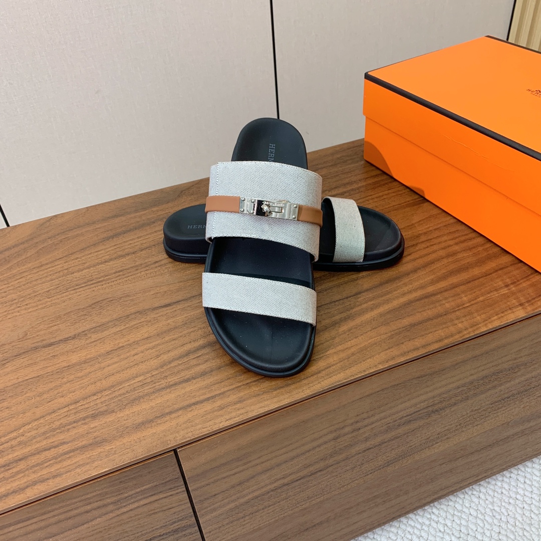 【Herm*s】高版本Kelly扣情侣款拖鞋。H家配货首选鞋履！是爱马仕经典款。每一季都会出很多颜色，绝