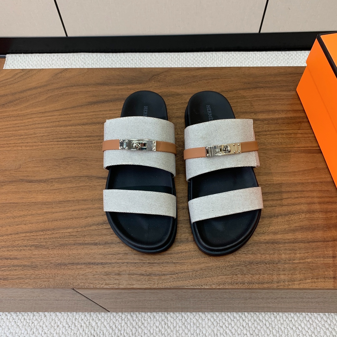 【Herm*s】高版本Kelly扣情侣款拖鞋。H家配货首选鞋履！是爱马仕经典款。每一季都会出很多颜色，绝
