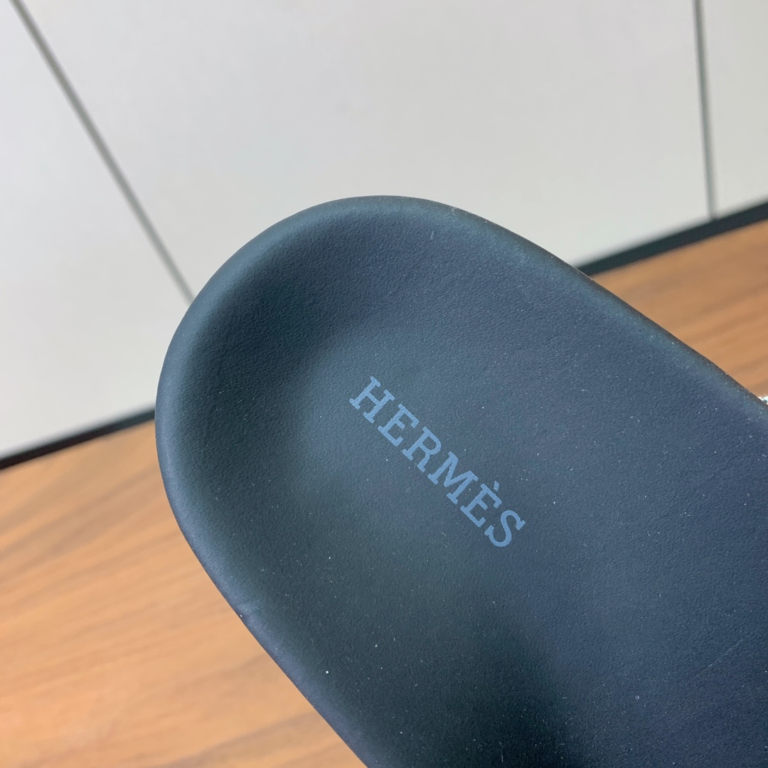 【Herm*s】高版本Kelly扣情侣款拖鞋。H家配货首选鞋履！是爱马仕经典款。每一季都会出很多颜色，绝