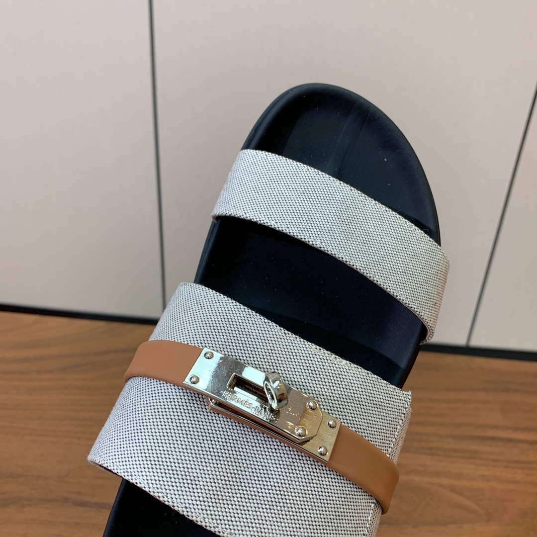 【Herm*s】高版本Kelly扣情侣款拖鞋。H家配货首选鞋履！是爱马仕经典款。每一季都会出很多颜色，绝