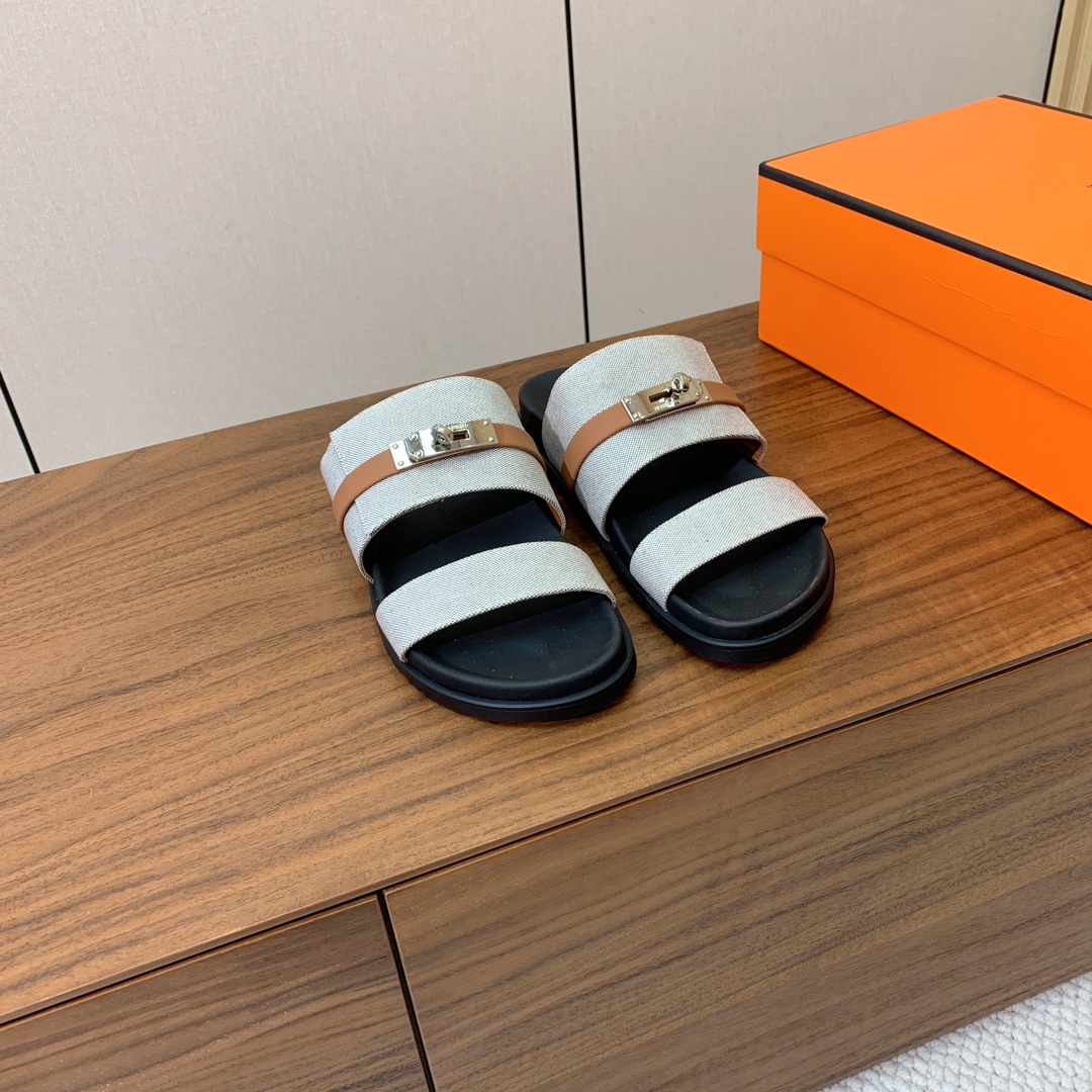 【Herm*s】高版本Kelly扣情侣款拖鞋。H家配货首选鞋履！是爱马仕经典款。每一季都会出很多颜色，绝