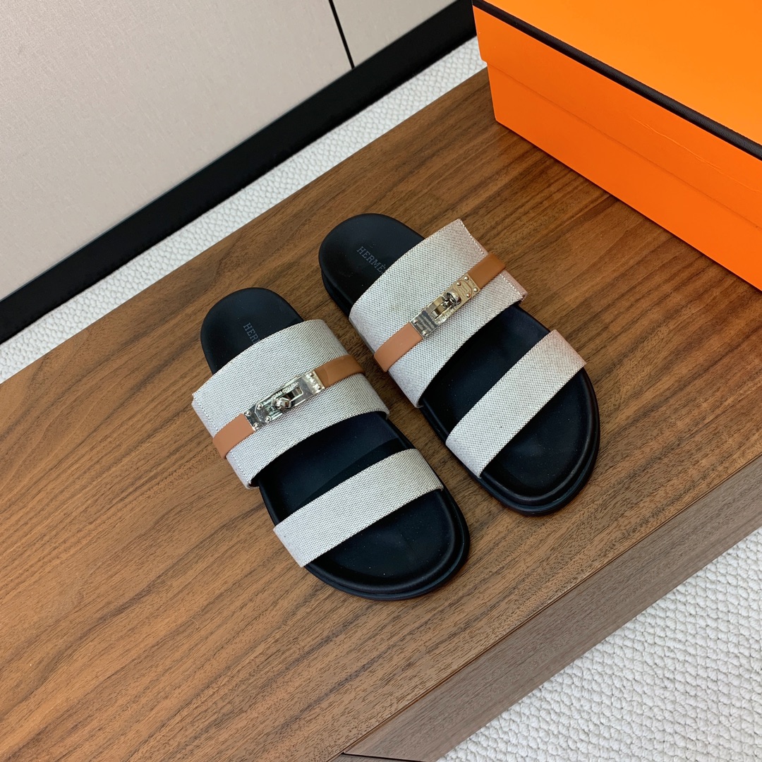 【Herm*s】高版本Kelly扣情侣款拖鞋。H家配货首选鞋履！是爱马仕经典款。每一季都会出很多颜色，绝
