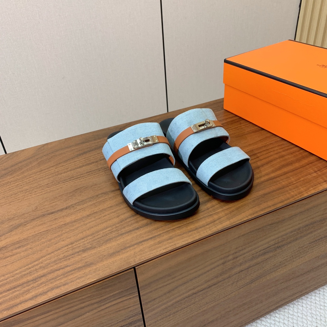 【Herm*s】高版本Kelly扣情侣款拖鞋。H家配货首选鞋履！是爱马仕经典款。每一季都会出很多颜色，绝