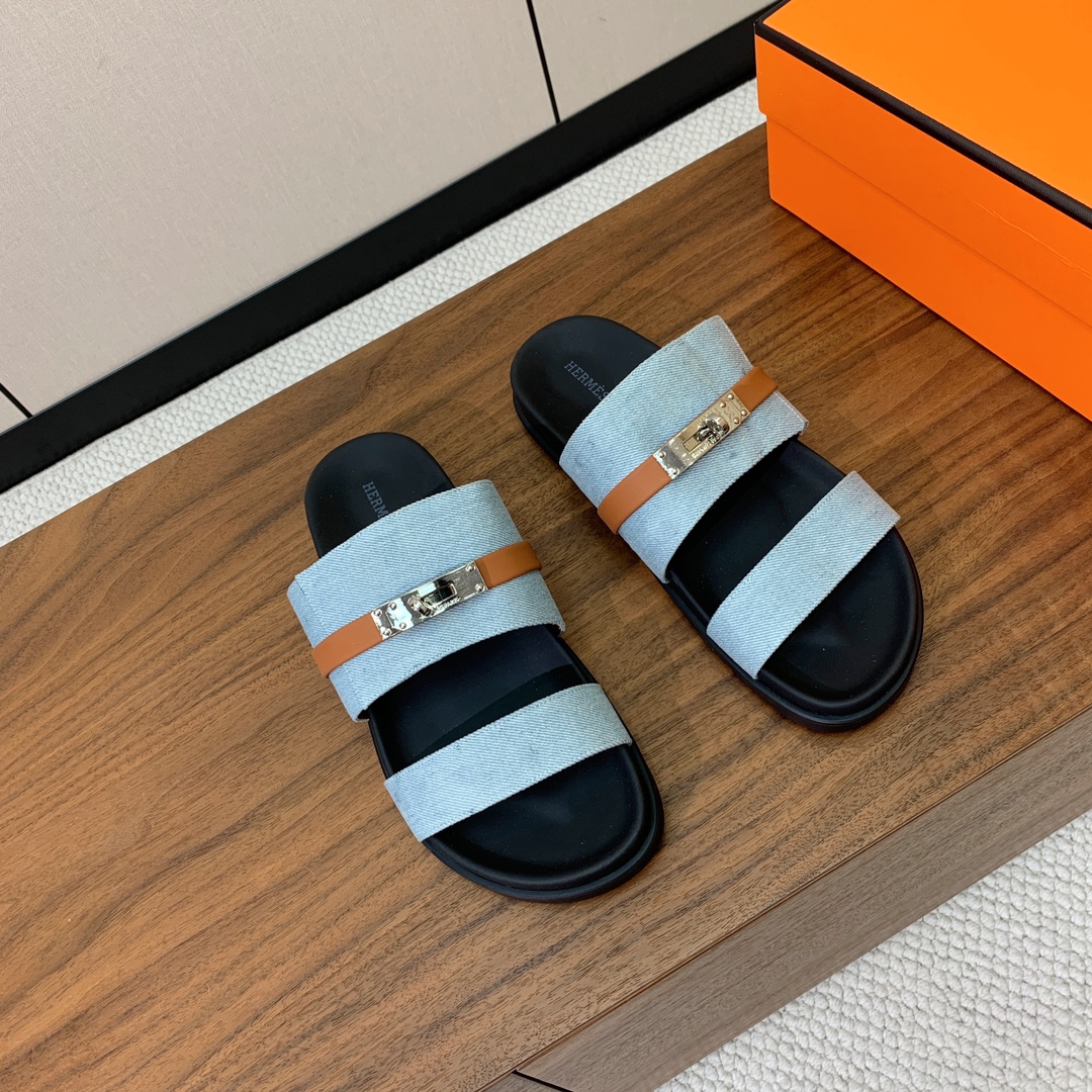 【Herm*s】高版本Kelly扣情侣款拖鞋。H家配货首选鞋履！是爱马仕经典款。每一季都会出很多颜色，绝