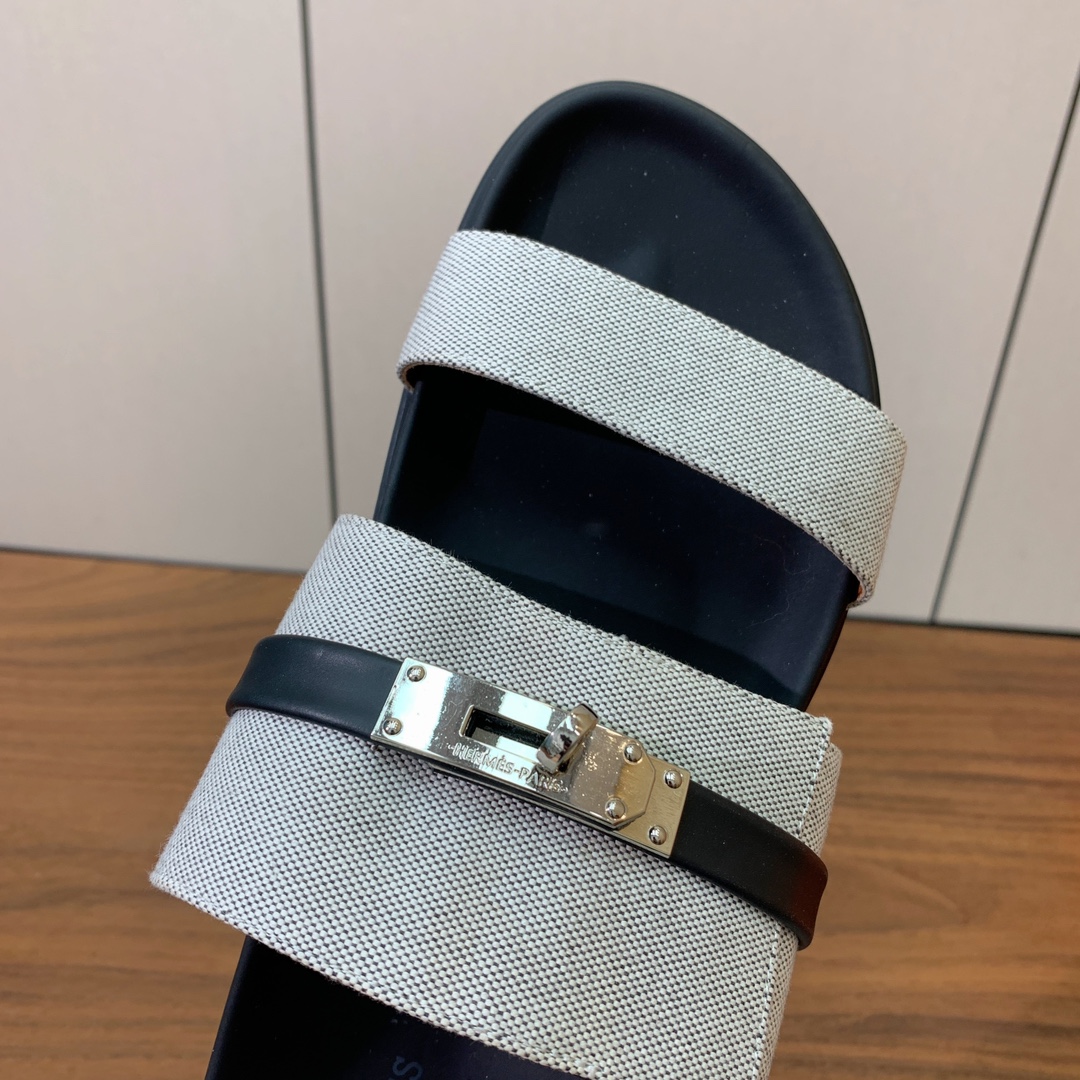 【Herm*s】高版本Kelly扣情侣款拖鞋。H家配货首选鞋履！是爱马仕经典款。每一季都会出很多颜色，绝